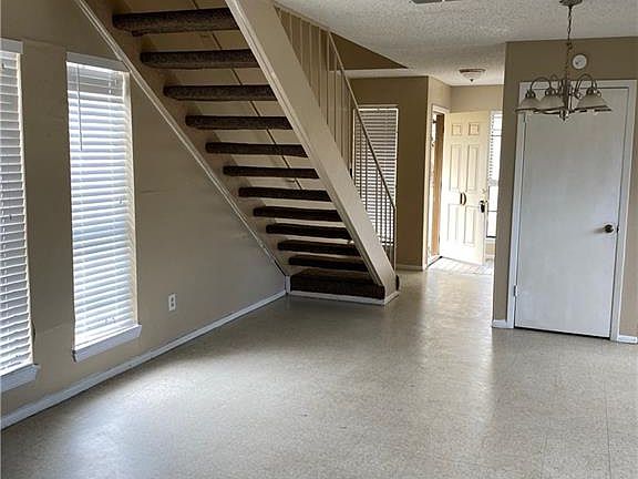 2nd image of 2410 Capitan Dr APT D