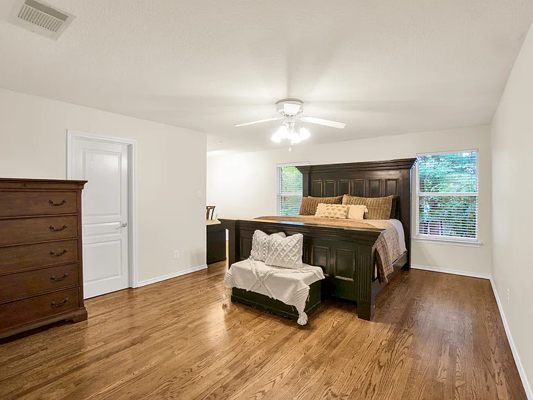 632 Creek View Dr — Photo 3