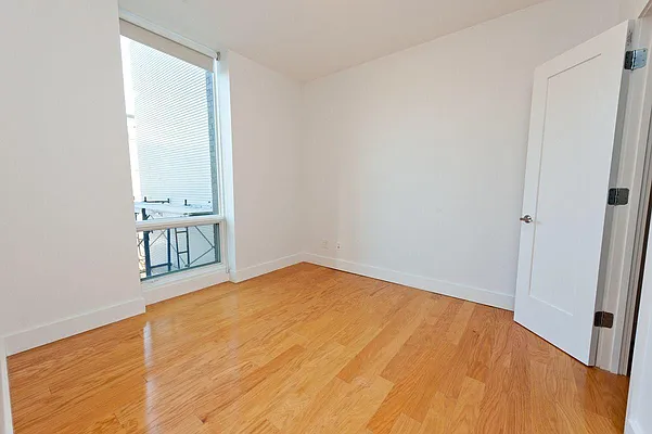 Rented by Halvatzis Realty | media 15