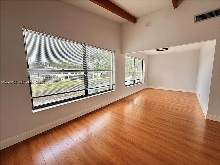 9717 N New River Canal Road 406 #406 — Photo 25