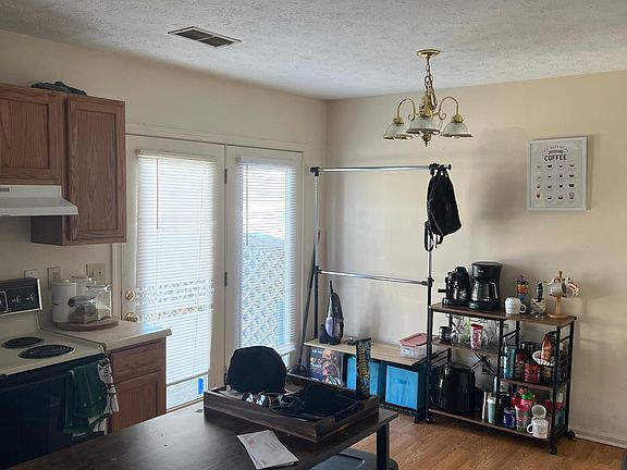 3rd image of 137 Montmullin St