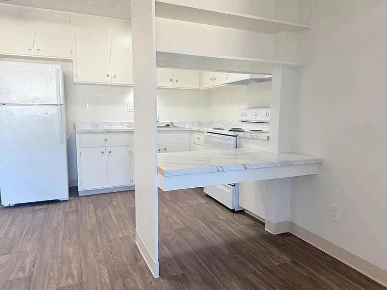 Oak Valley Apartments — Photo 29