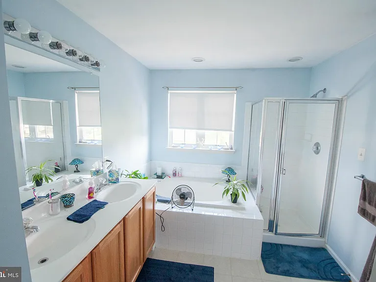 5813 Whiterose Way — Photo 6