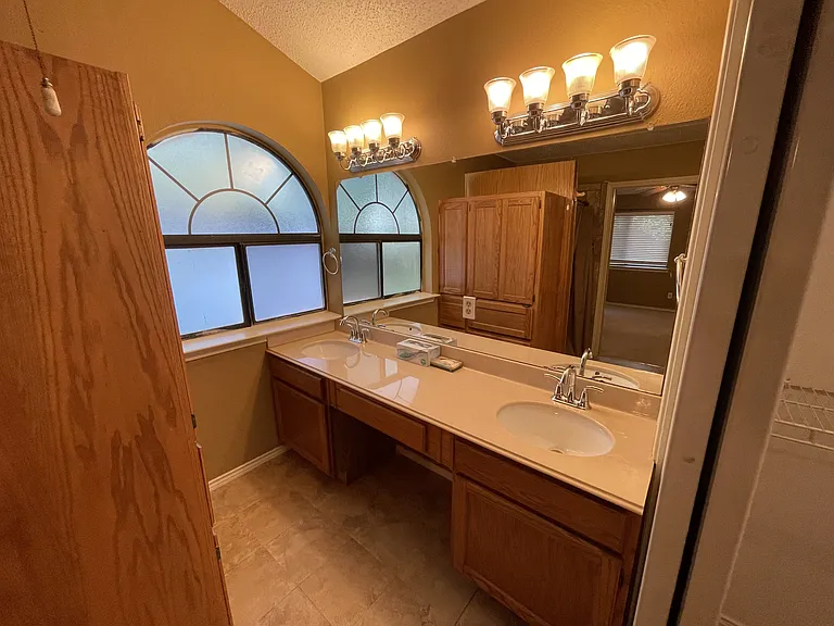 3202 Fairview Dr — Photo 5