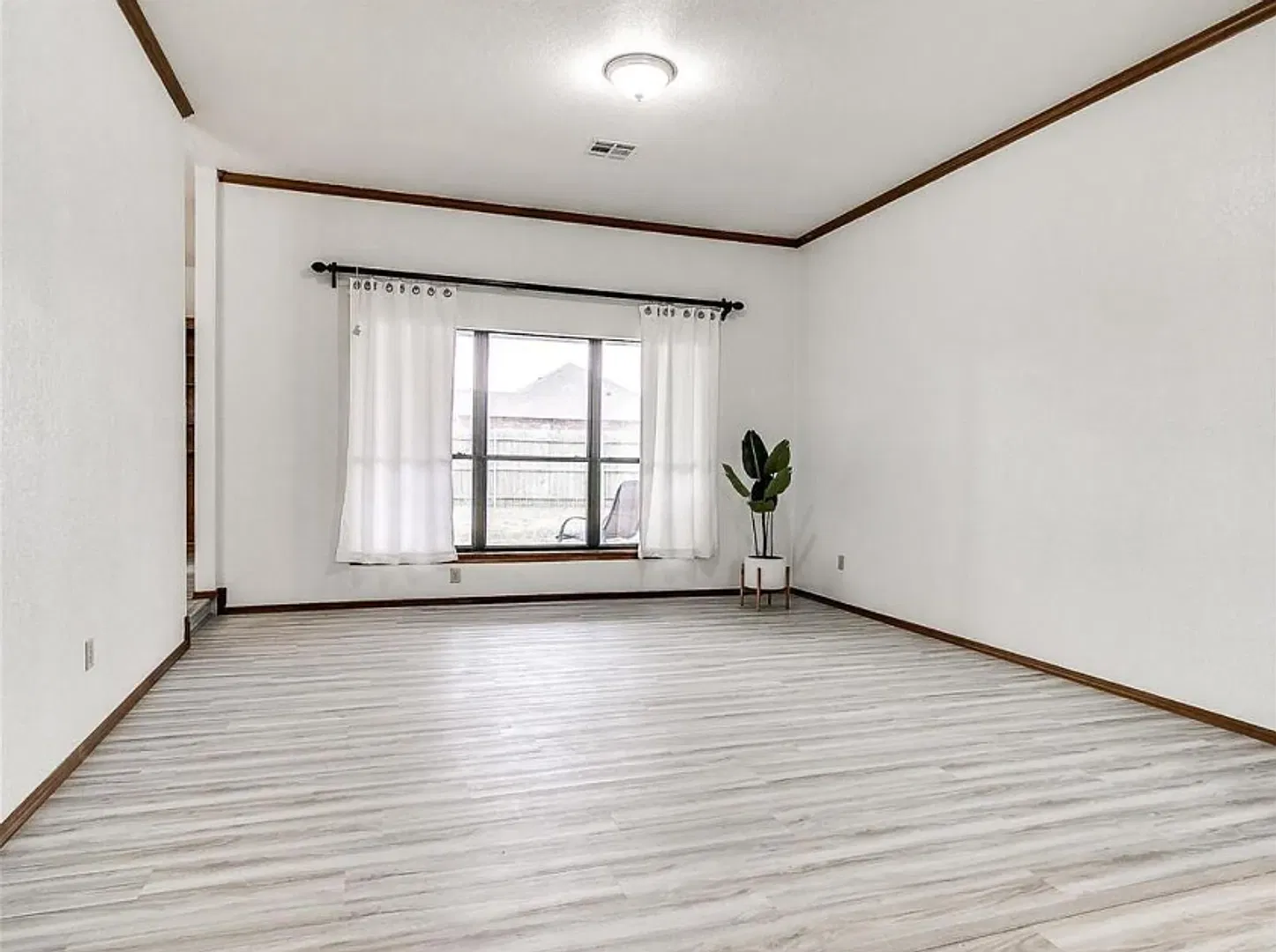 Spacious 3-Bedroom Home with Fenced Backyard, Covered Patio & 2-Car Garage — Photo 4