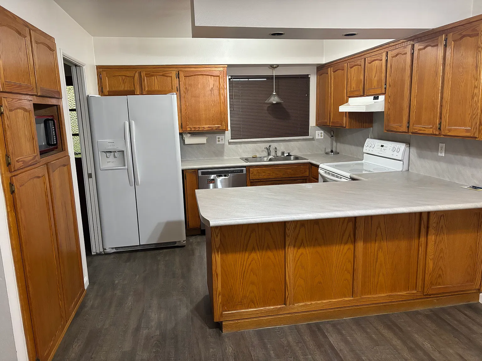3 bed, 1299 sqft, $2,000 — Photo 2