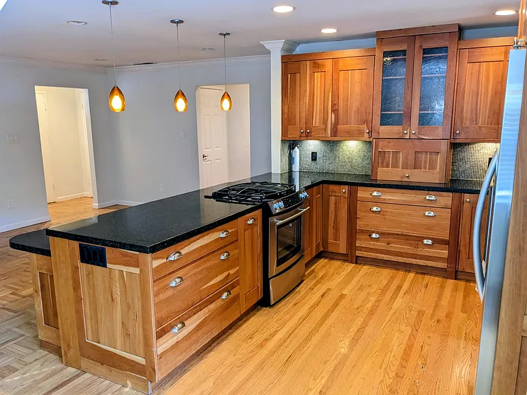 1826 Coastland Ave — Photo 4