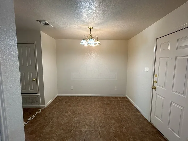 1107 Cinch Dr — Photo 8