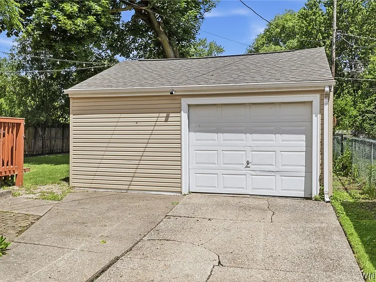 16 Paramount Pkwy — Photo 34