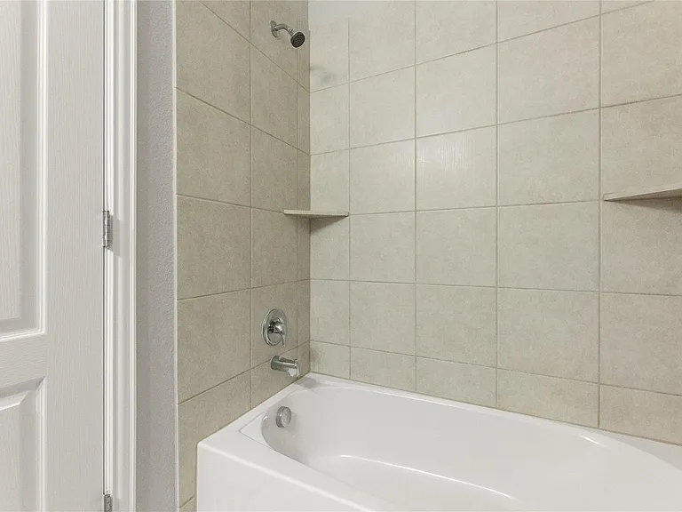 1004 Water Garden Cir — Photo 2