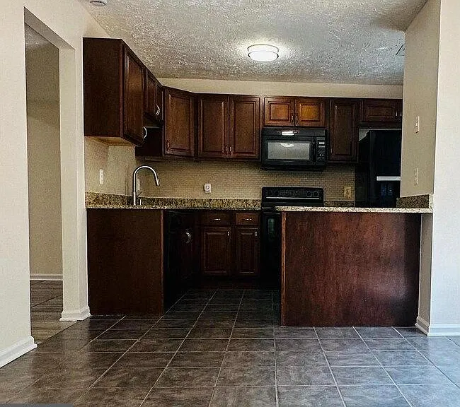9658 Woodhue Ct — Photo 8