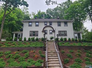 25-27 Hawthorne Ter, Leonia, NJ 07605