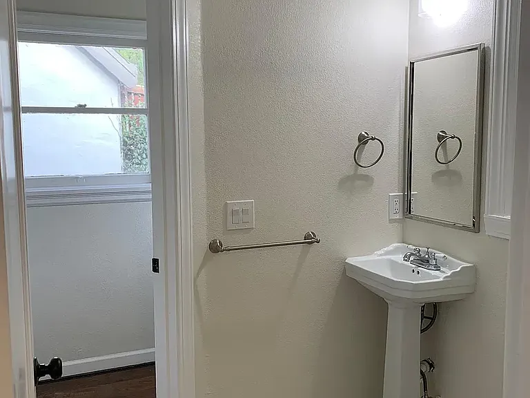 1558 Shasta Ave — Photo 10