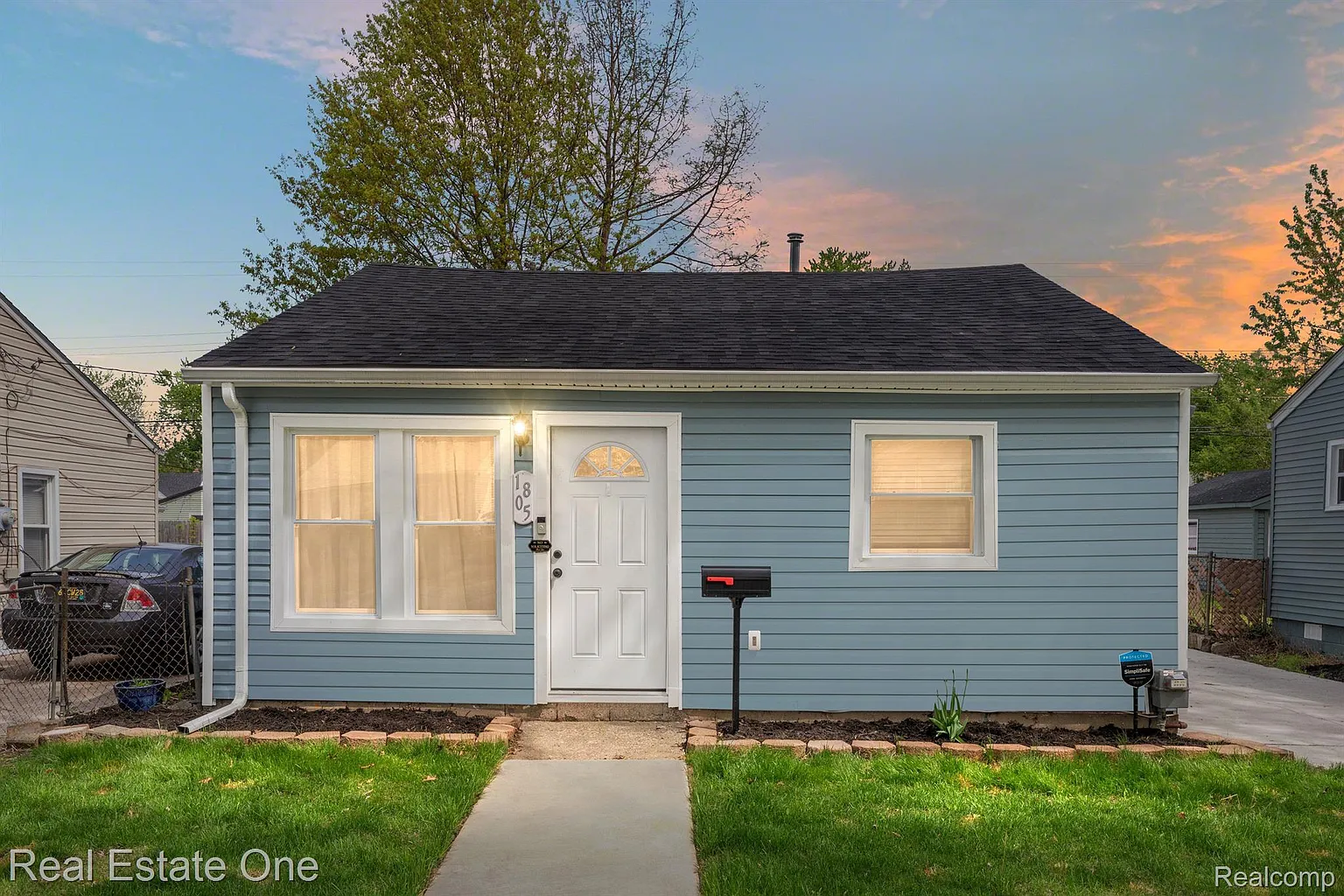 1805 E Meyers Ave photo 1