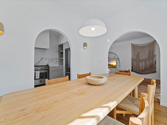 5th image of 802 N Edinburgh Ave
