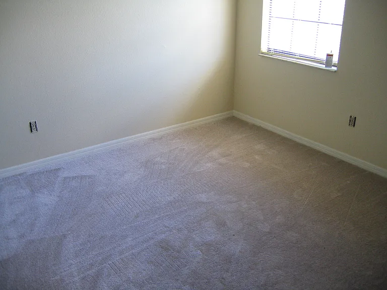 1042 Manigan Ave — Photo 7