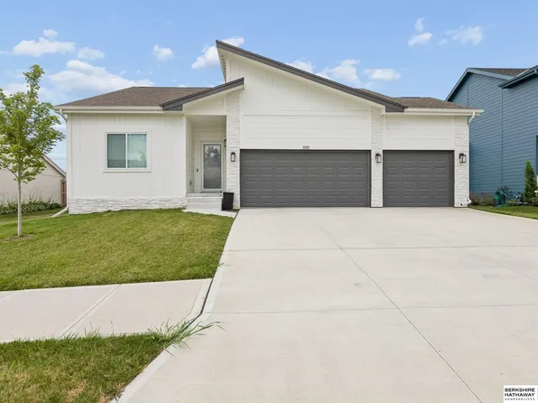 8008 S 200th St, Gretna, NE 68028