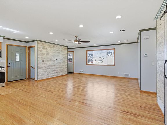 4th image of 3520 68th St E