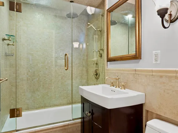 301 East 62nd Street image 7 of 12