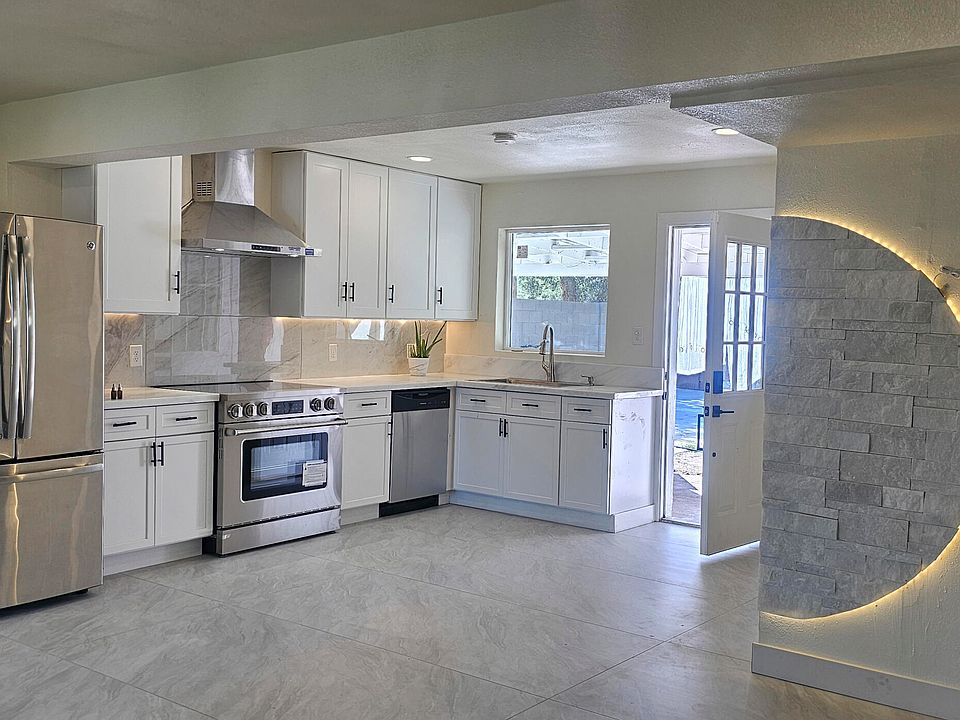 1st image of 2711 W CAMPBELL Avenue