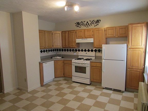 3rd image of 21 Greystone St #21