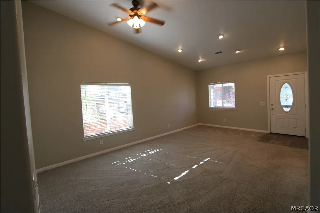 3 bed, 2.0 bath, 2000 sqft, $3,300 — Photo 3