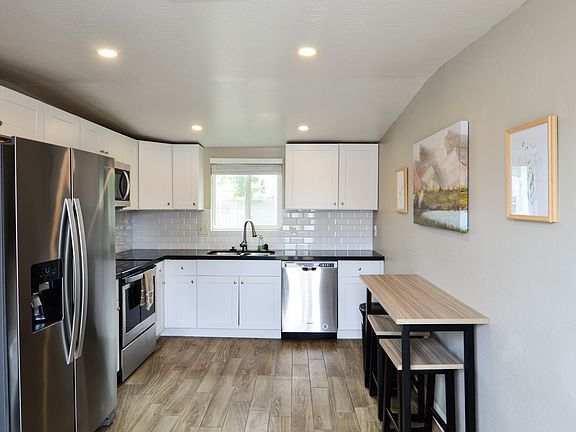 3rd image of 342 N Westwood #2