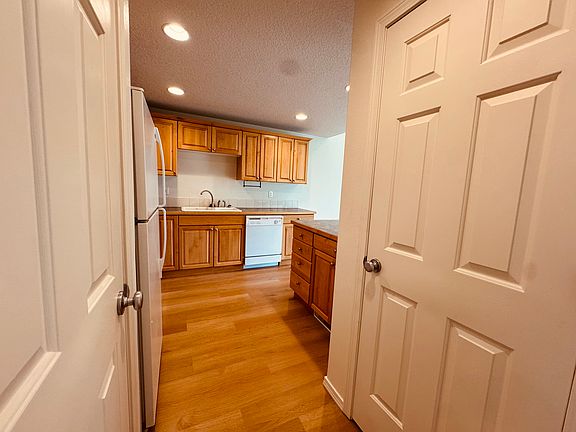 4th image of 1026 W 8th Cir
