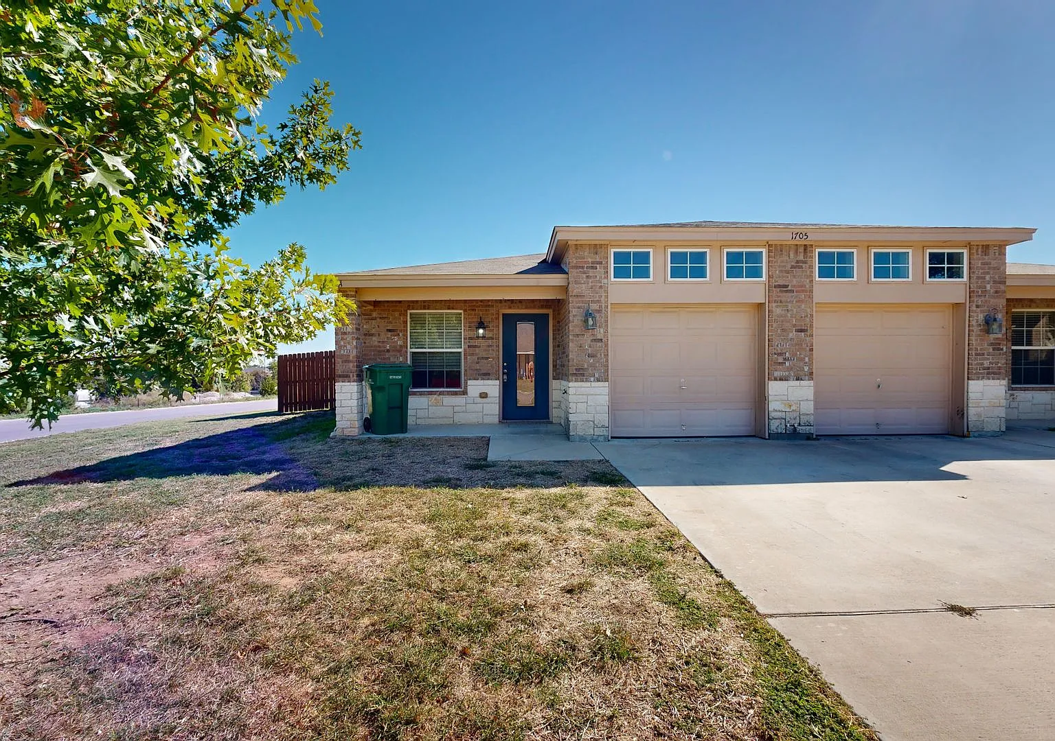 Corner Lot Duplex In Harker Heights — Photo 1