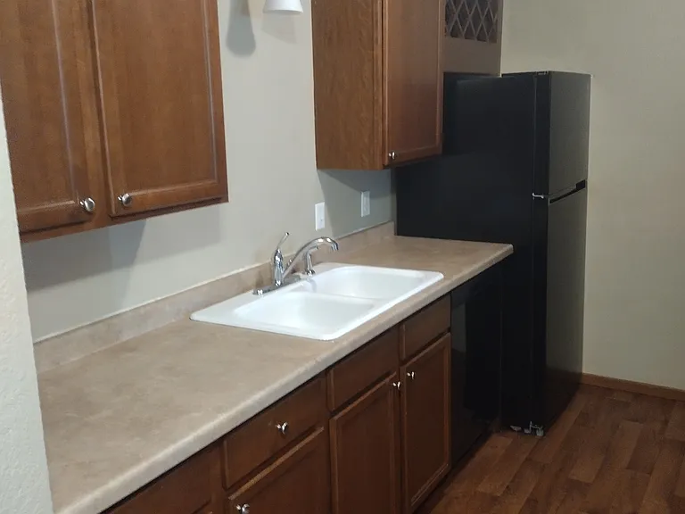 Regency East Apartments — Photo 11