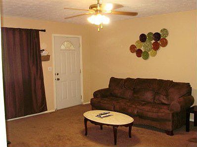 4th image of 4940 Seville Dr