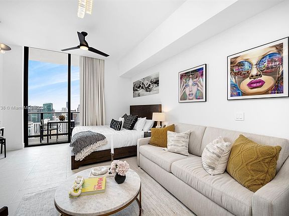 4th image of 601 NE 1st Ave #Penthouse 5112