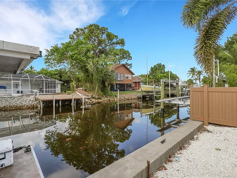2772 Riverview Dr — Photo 21