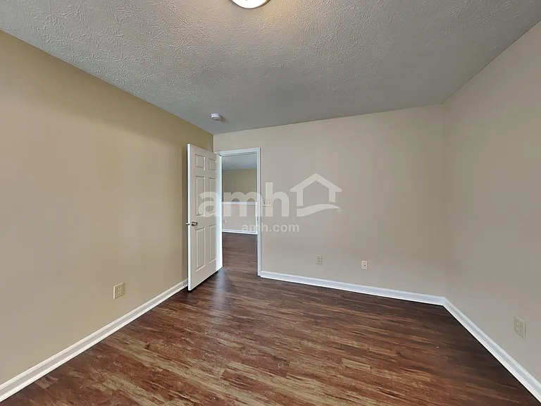 8103 Chesterhill Ln — Photo 7