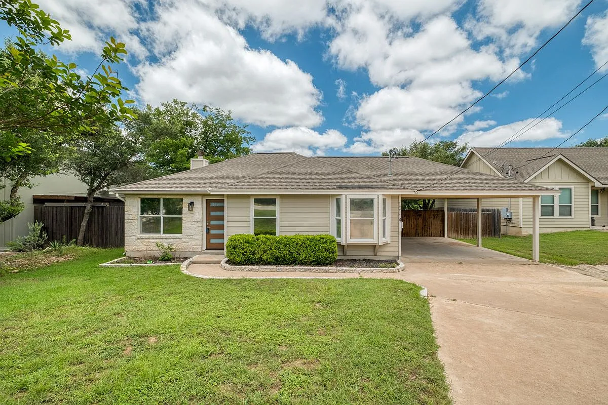 3 bed, 2.0 bath, 1031 sqft, $2,200 — Photo 1