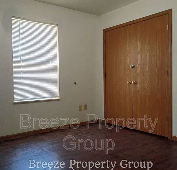911 Hawthorne St — Photo 13