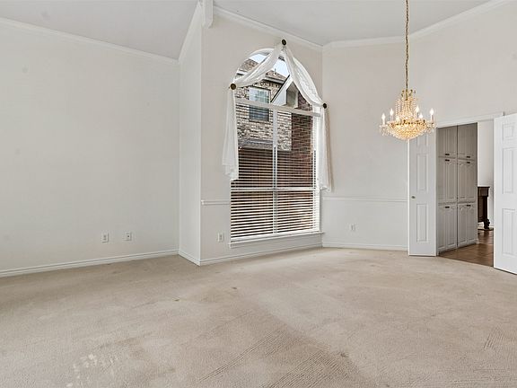 4th image of 327 Hampton Ct