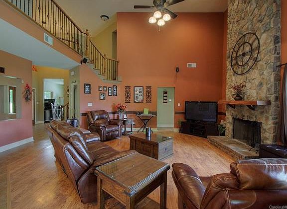 5th image of 109 Hugh Crocker Dr