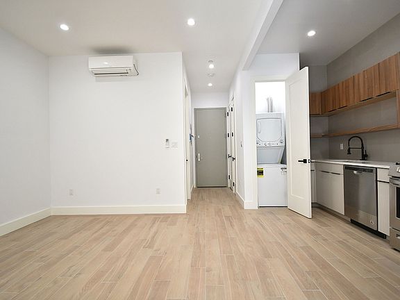 3rd image of 582 E 138th St #3B