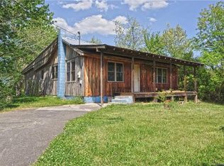 68 Berry Wills Rd, Hot Springs, NC 28743