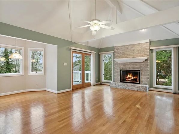 107 Watch Harbour Cir, Smithfield, VA 23430