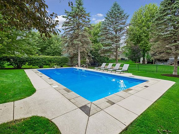 3rd image of 9429 Tyne Ln