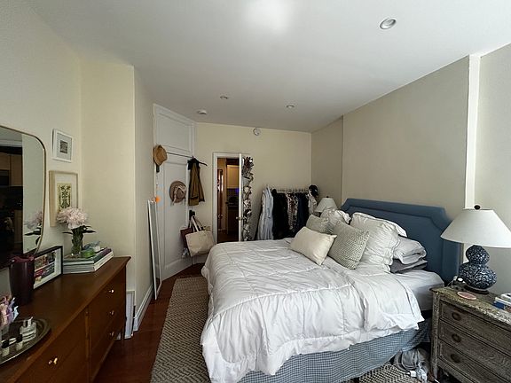 2nd image of 330 E 76th St APT 3E