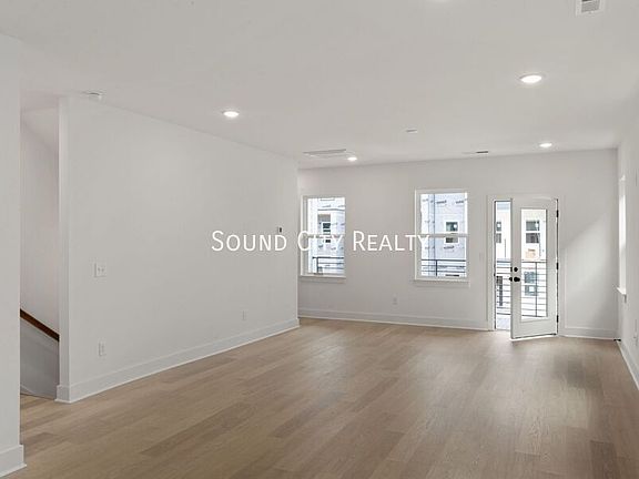 4th image of 550 Markham St Unit 19
