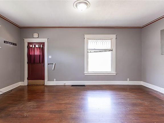 4th image of 2616 Sacramento St