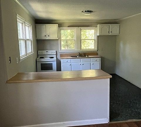 2nd image of 405 Summit Dr