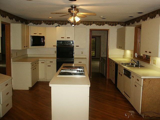 2nd image of 10874 Bromwell Ln