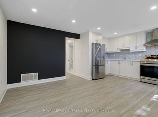 11 Del Ria Dr #W04, Toronto, ON M6L 1L9