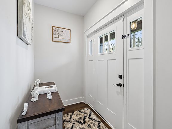 4th image of 2037 W Lincoln St