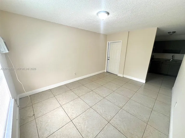 685 NE 85th St #6 — Photo 2